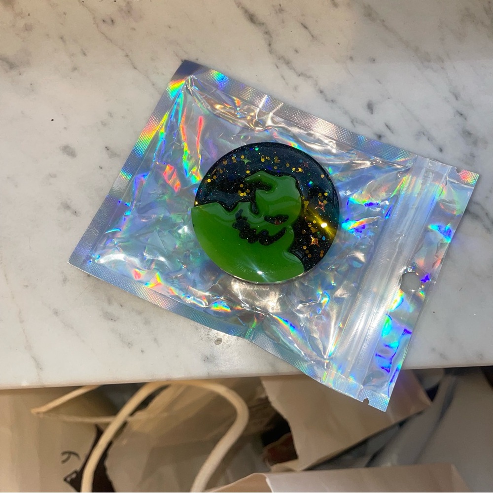 GLOW IN DARK Handcrafted (NEW) Oogie Boogie PopSocket Nightmare Before Christmas - Picture 5 of 16